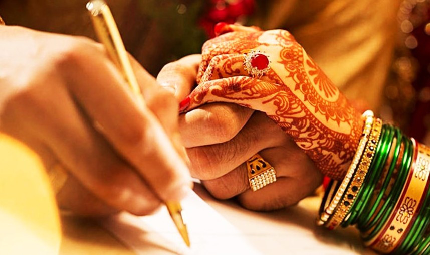 পার্কে ১৬ কিশোর-কিশোরী প্রেম করতে গিয়ে ধরা, বিয়ের আয়োজন এলাকাবাসীর